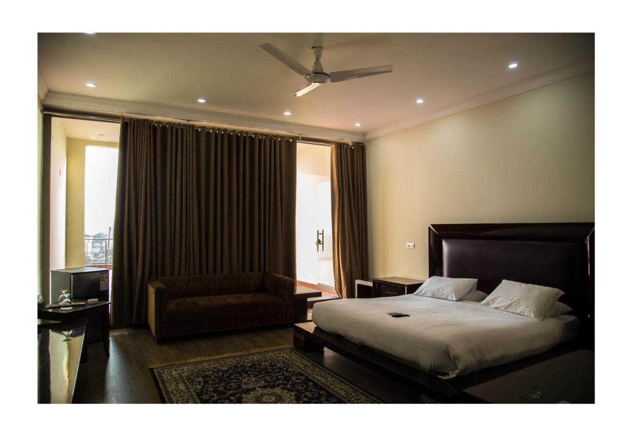 Hotel Akbars Kinara Сиалкот Экстерьер фото