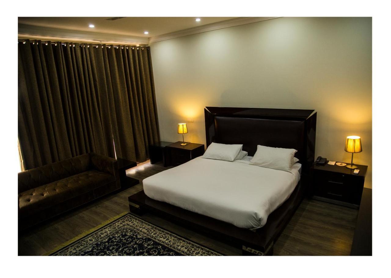 Hotel Akbars Kinara Сиалкот Экстерьер фото