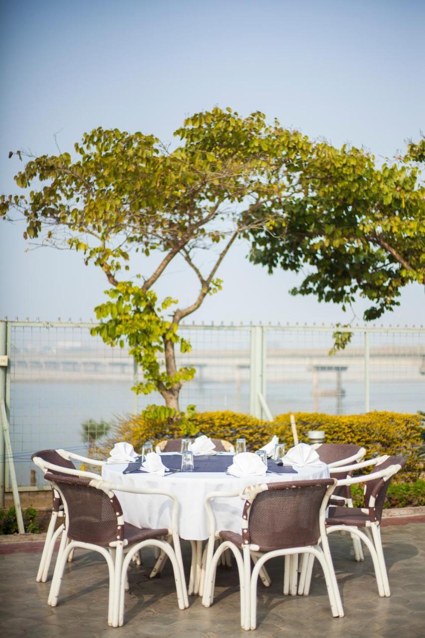 Hotel Akbars Kinara Сиалкот Экстерьер фото